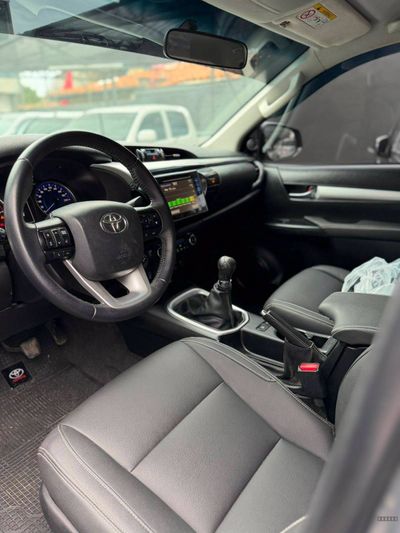 Toyota Hilux miniatura 6