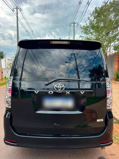 Toyota Voxy miniatura 5