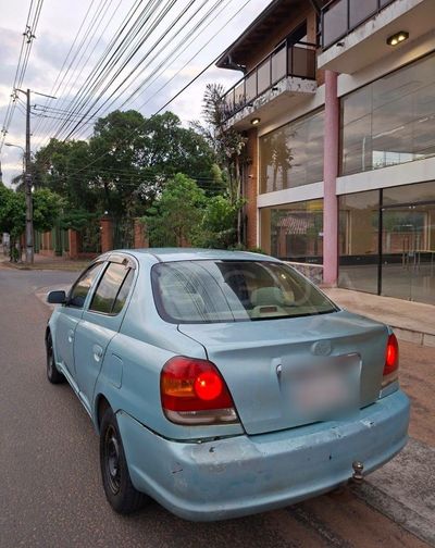 Toyota Platz miniatura 3