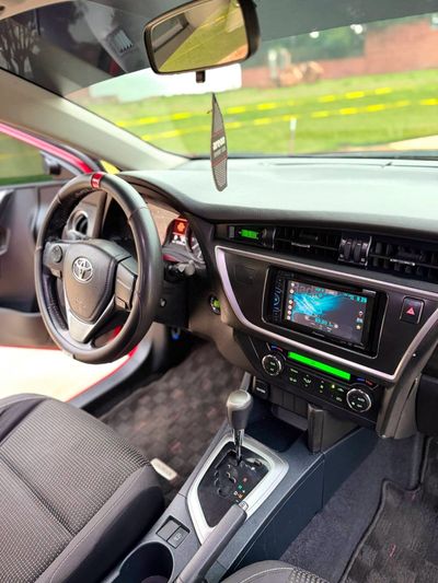 Toyota Auris miniatura 6