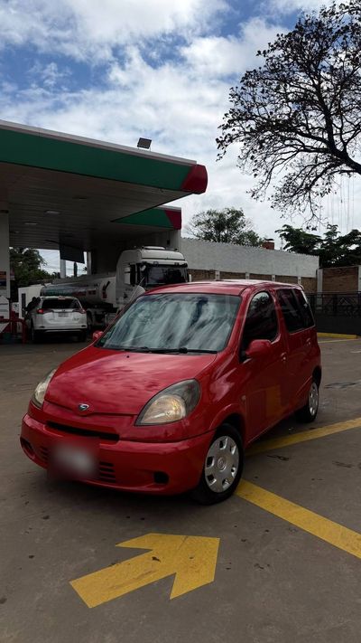Toyota FunCargo miniatura 3