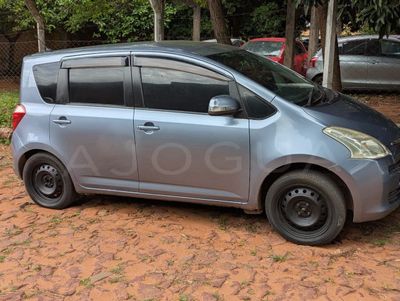 Toyota Ractis miniatura 2