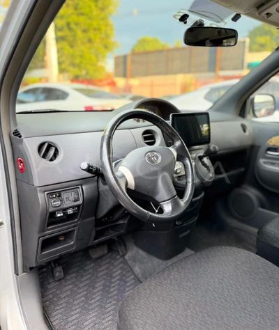 Toyota Sienta miniatura 6