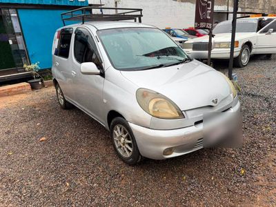 Toyota FunCargo miniatura 2
