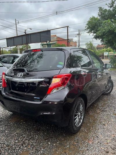 Toyota Vitz miniatura 11