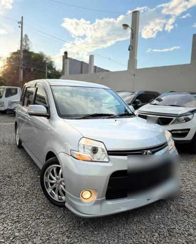 Toyota Sienta miniatura 3