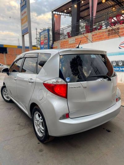 Toyota Ractis miniatura 5