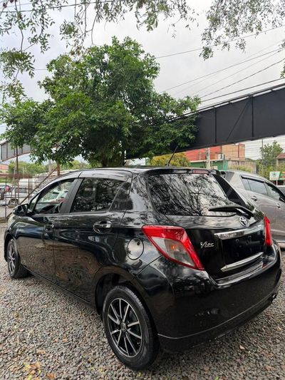 Toyota Vitz miniatura 6