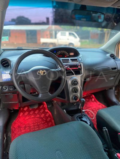 Toyota Vitz miniatura 13