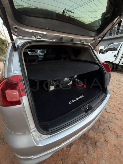 Toyota Caldina miniatura 4