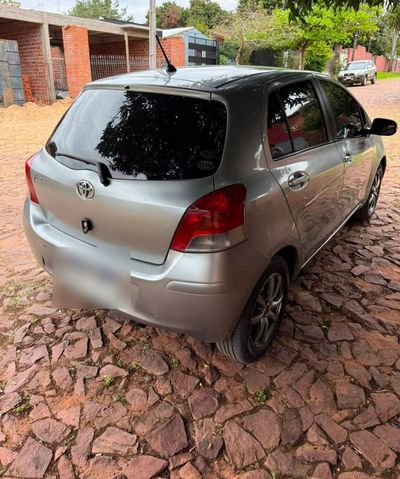 Toyota Vitz miniatura 3