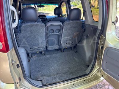 Toyota FunCargo miniatura 9