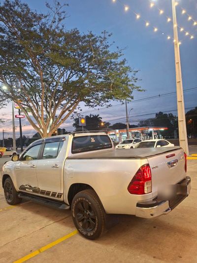 Toyota Hilux miniatura 5