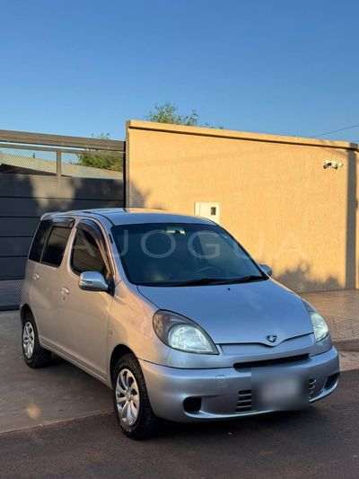 Toyota FunCargo 2002