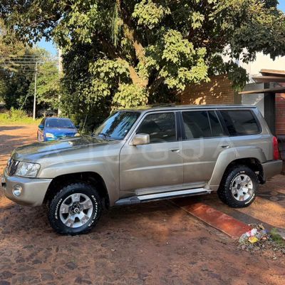 Nissan Patrol miniatura 5