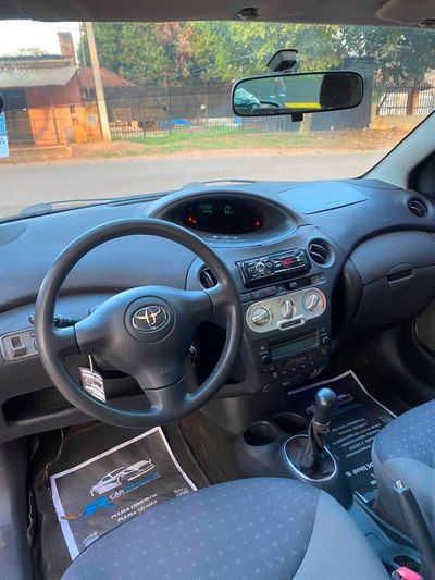 Toyota Vitz miniatura 10