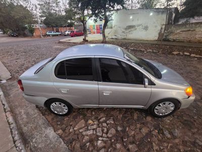 Toyota Platz miniatura 4
