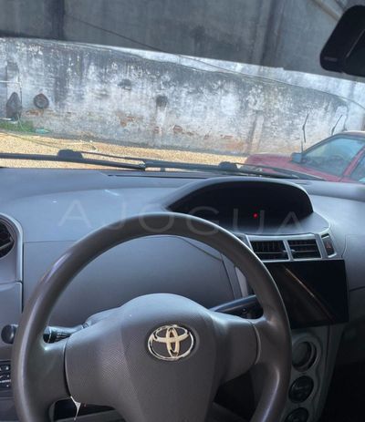 Toyota Vitz miniatura 10