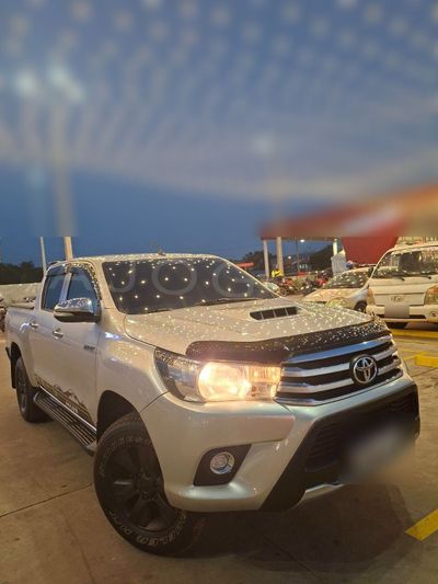 Toyota Hilux miniatura 11