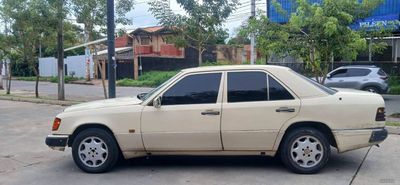 Mercedes-Benz 300D miniatura 5