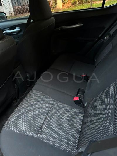 Toyota Auris miniatura 9
