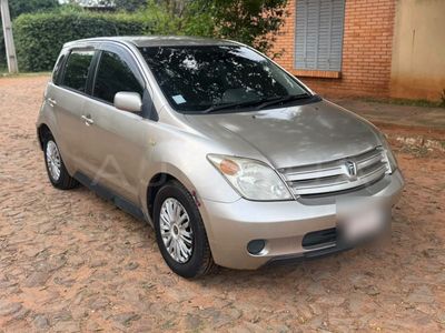 Toyota Ist miniatura 3