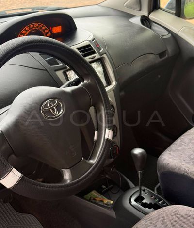 Toyota Vitz miniatura 15