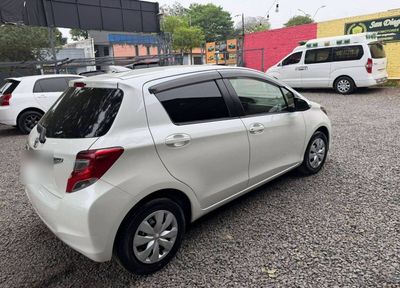 Toyota Vitz miniatura 6