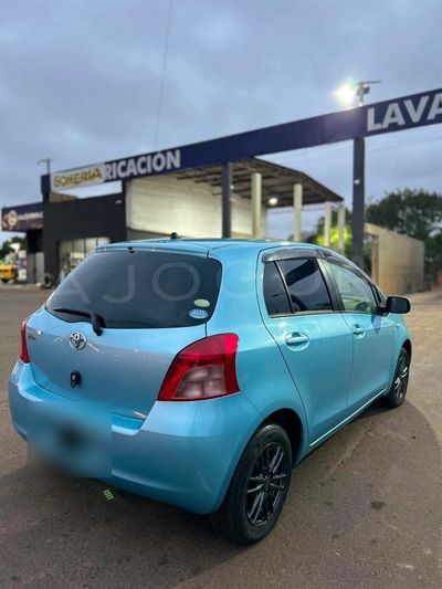 Toyota Vitz miniatura 3