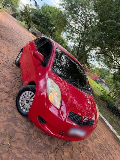 Toyota Vitz miniatura 3