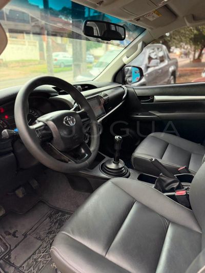 Toyota Hilux miniatura 8