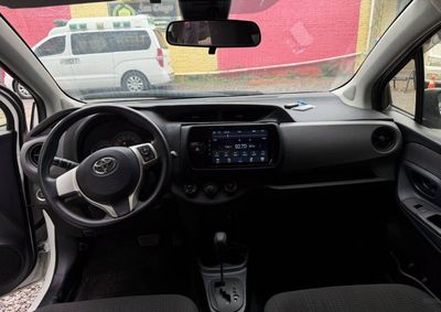 Toyota Vitz miniatura 8