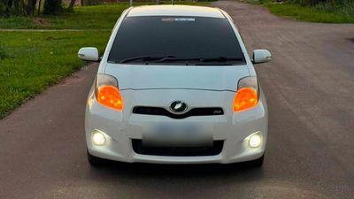 Toyota Vitz thumbnail 1