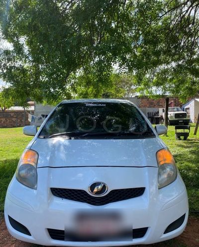 Toyota Vitz thumbnail 1