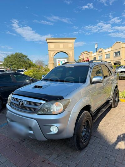 Toyota Fortuner miniatura 10