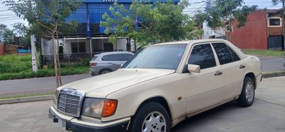 Mercedes-Benz 300D miniatura 10