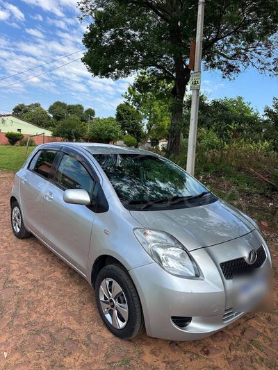 Toyota Vitz miniatura 2