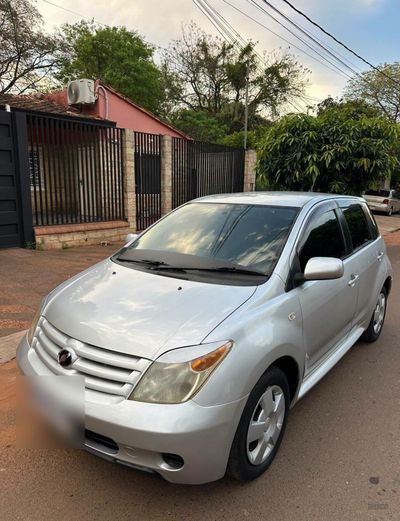 Toyota Ist miniatura 3