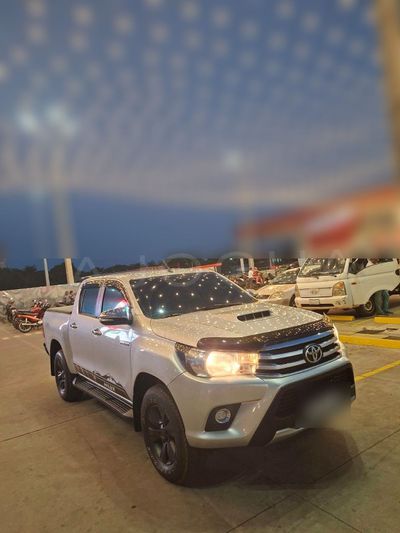 Toyota Hilux miniatura 2
