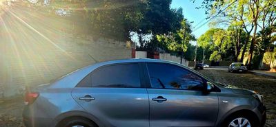 Kia Soluto miniatura 3