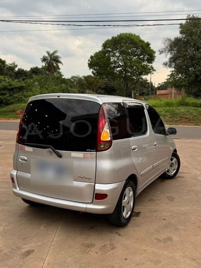 Toyota FunCargo miniatura 4