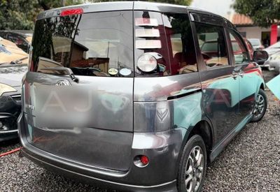 Toyota Sienta miniatura 4