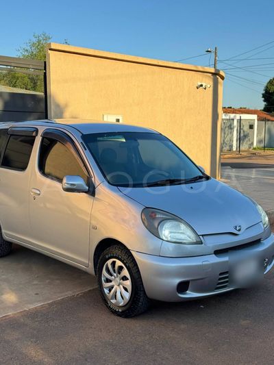 Toyota FunCargo miniatura 7