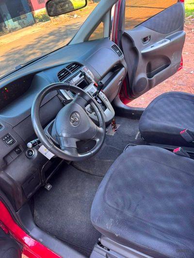 Toyota Ractis miniatura 8