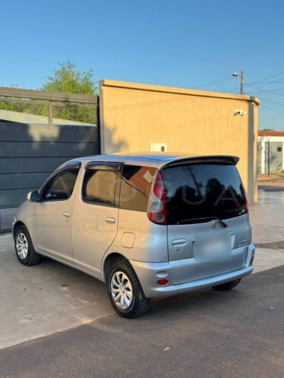 Toyota FunCargo miniatura 9