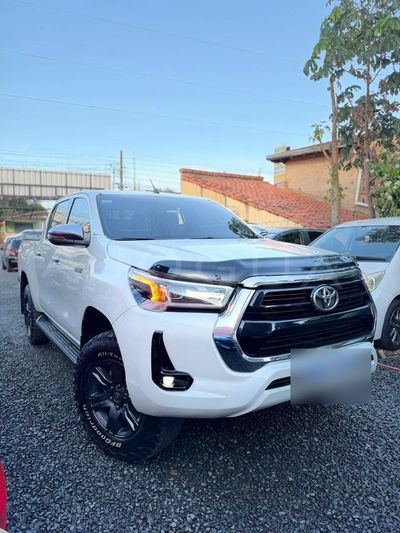 Toyota Hilux miniatura 3