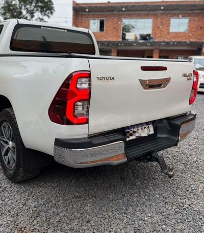 Toyota Hilux miniatura 6
