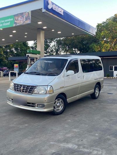 Toyota Gran Hiace miniatura 3