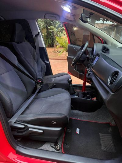 Toyota Vitz miniatura 8