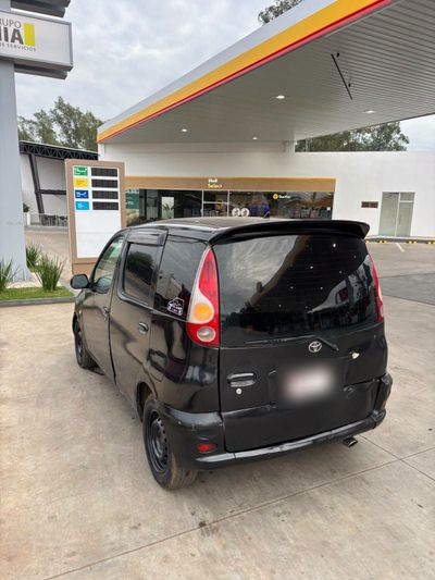 Toyota FunCargo miniatura 2